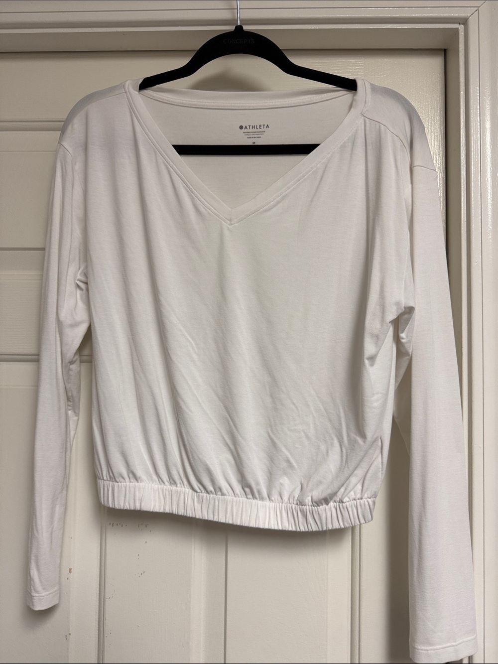 EUC Women’s Athleta V-Neck Long Sleeve Elastic Waist Crop, size M, White